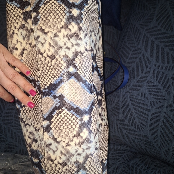 Micahel Kors purse set with coin purse and wallet - Picture 5 of 9